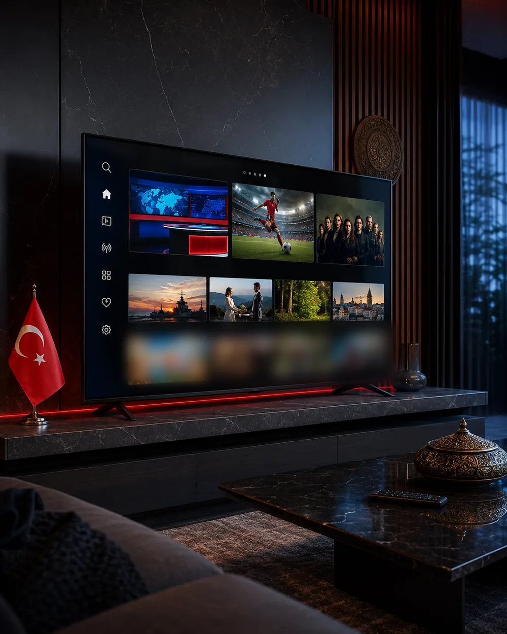 Türk bayrağının yanında duran bir Smart TV ekranında IPTV arayüzü: canlı yayın, dizi ve film kategorileri satırlar hâlinde listeleniyor.